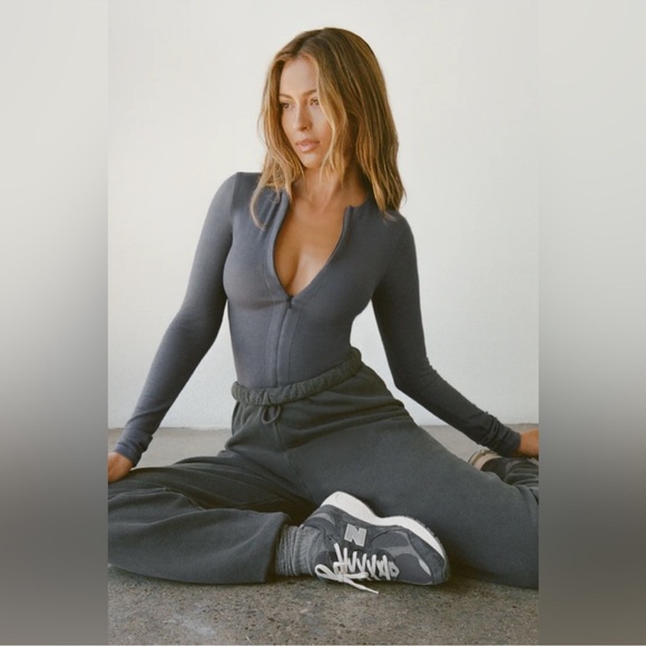 Joah Brown Invisible Zip Long Sleeve Smoke FlexRib
Size S/M - Picture 9 of 9